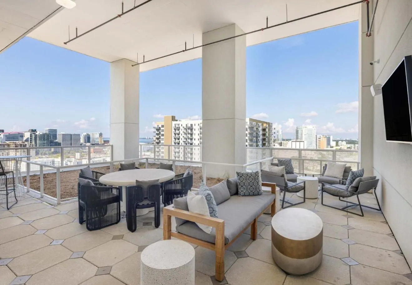 Chic Balcony King Suite Apartment In Channelside Tampa